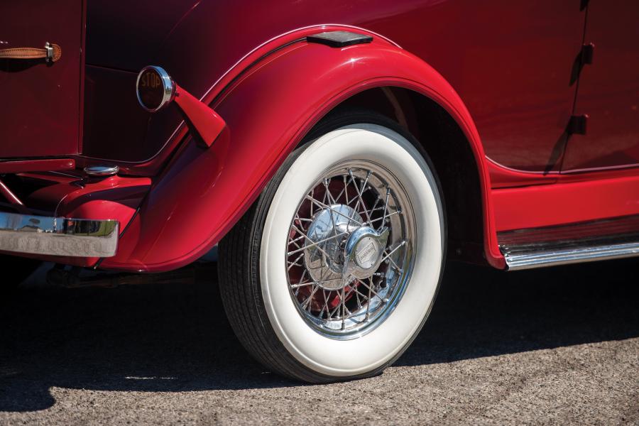 Колеса Auburn 8-100A Custom Dual Ratio Cabriolet 1932 года  (фото 22 из 35)